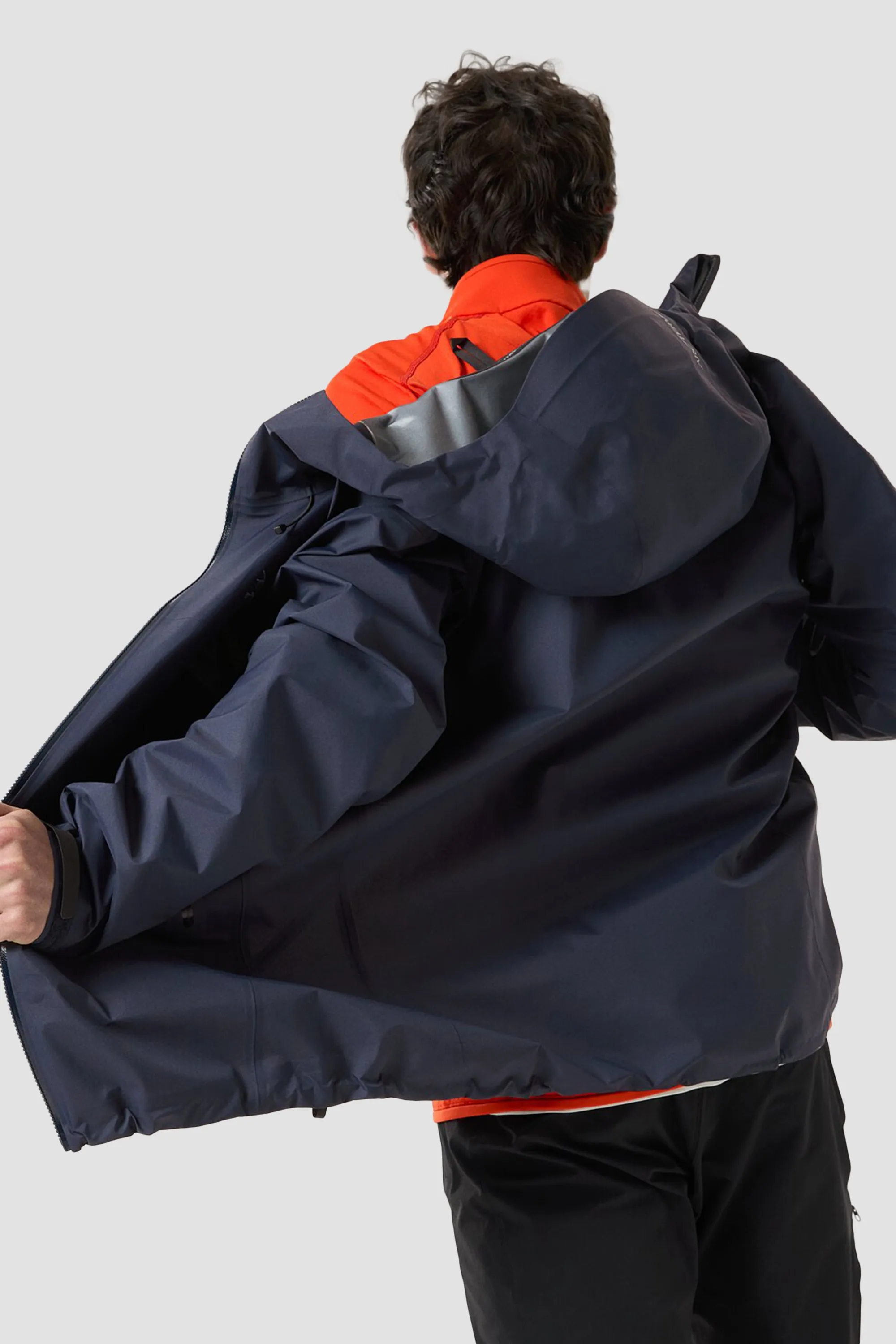 Arc'teryx Men's Beta SL Jacket in Black Sapphire