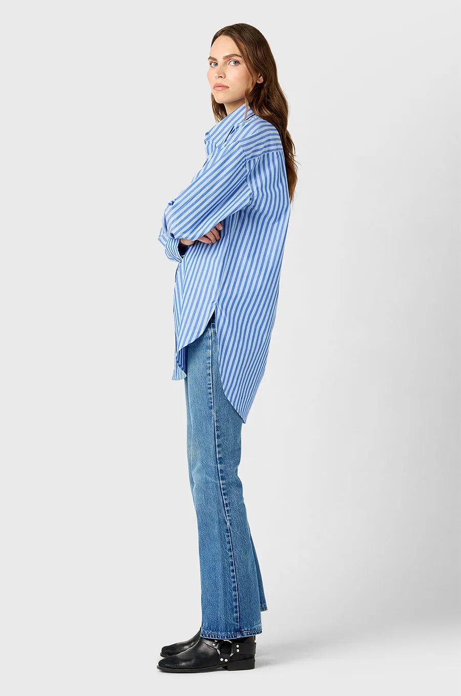 CURVED HEM BUTTON UP IN FRENCH BLUE STRIPE POPLIN