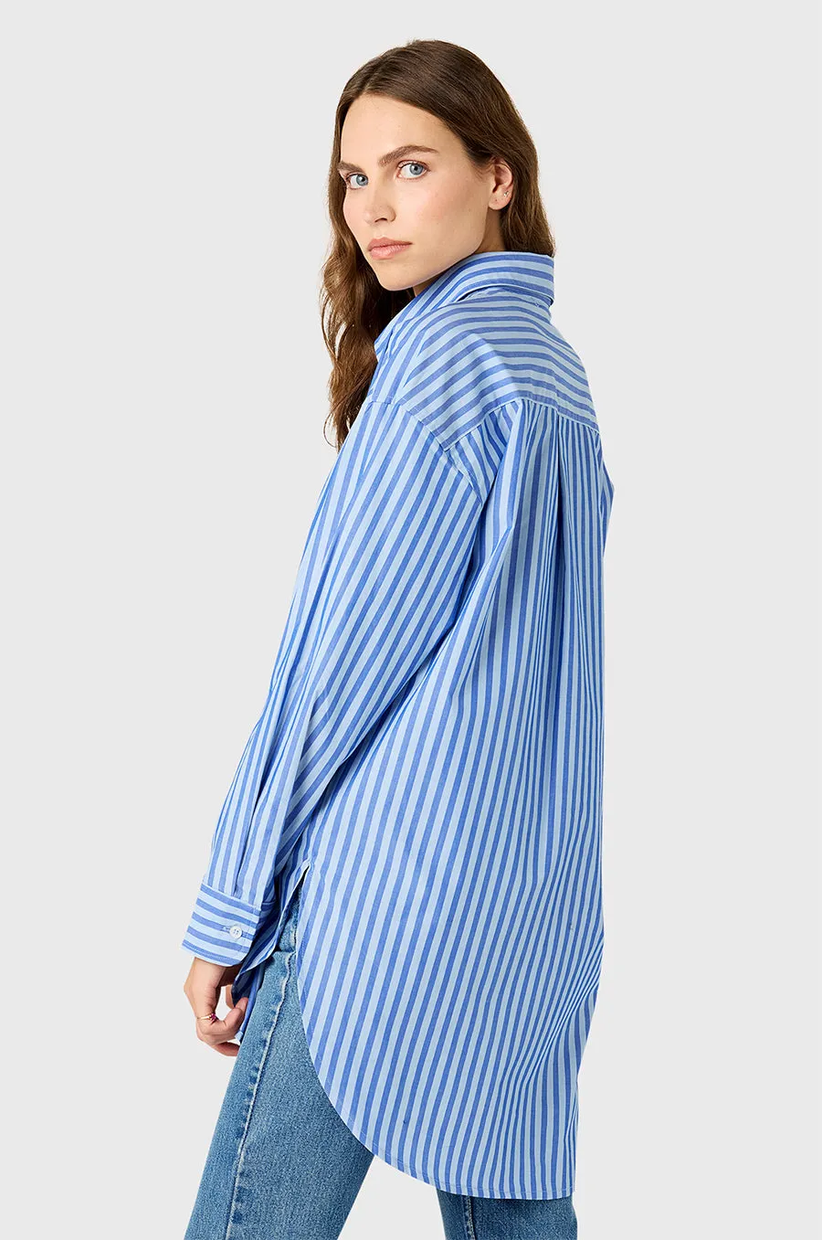 CURVED HEM BUTTON UP IN FRENCH BLUE STRIPE POPLIN