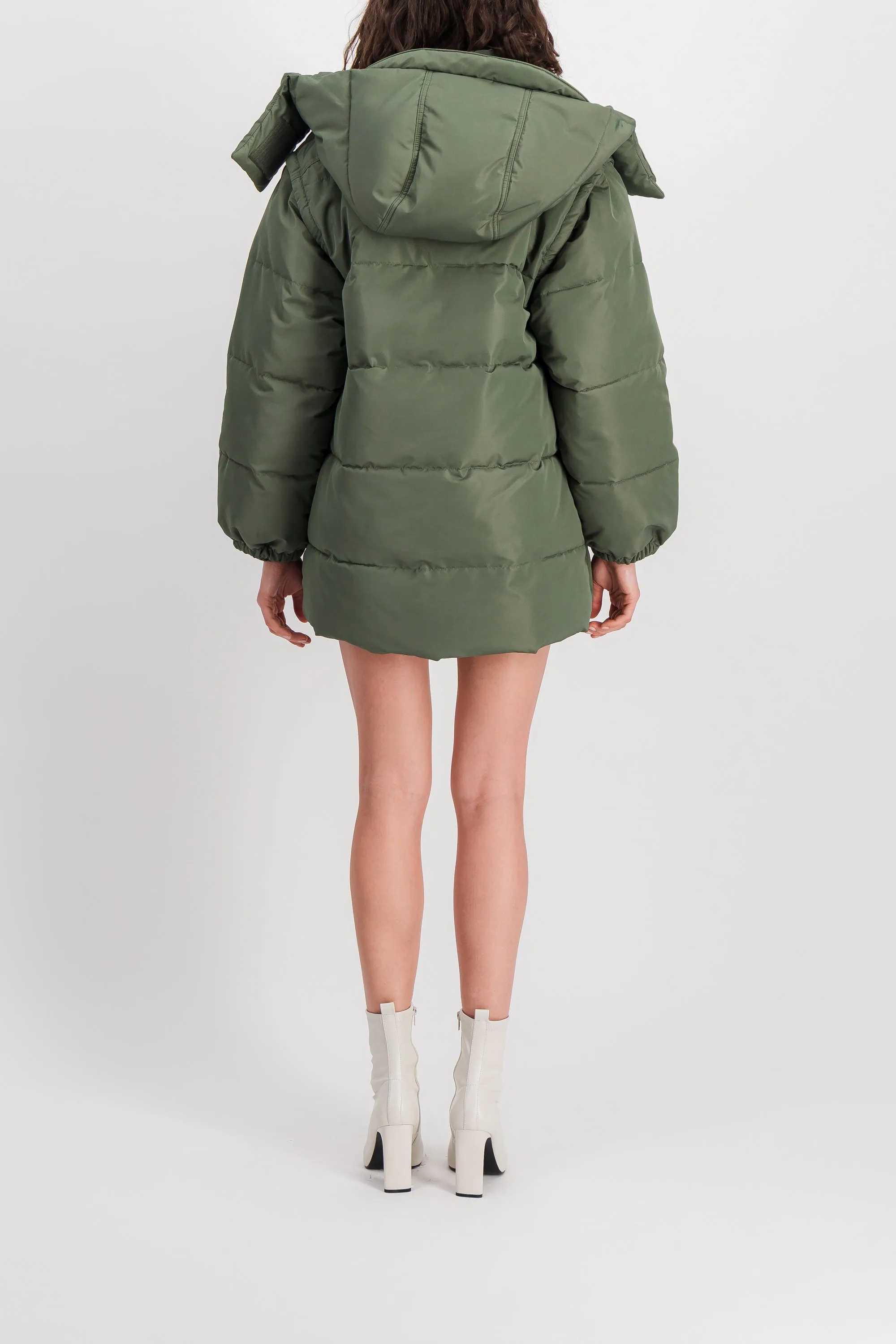 Oversized parka with detachable sleeves